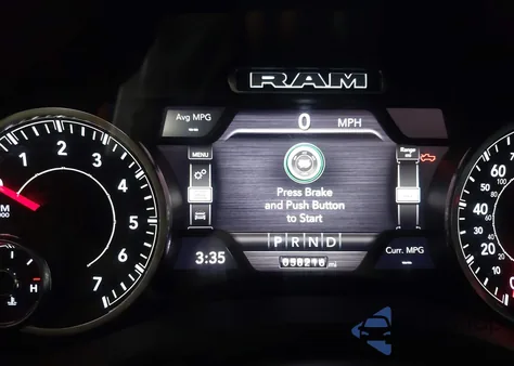 2022 Ram 1500 Laramie 4X4 5'7 Box z USA, uszkodzony, nr VIN 1C6SRFJT5NN294412